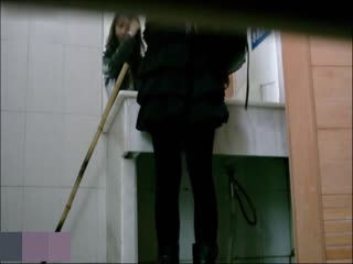 大陸超經典盜攝輯：怪咖潛入醫學院校錄得大量女生如廁 各色嫩穴不勝枚舉（六）