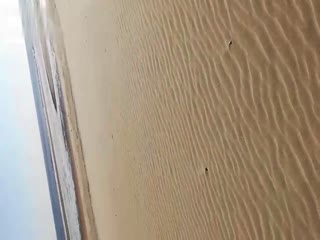 包皮哥搭讪离异富姐 大冷天直接就在户外沙滩上无套啪啪