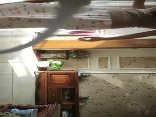 30岁良家小少妇偷拍 早起性趣正浓  阳光下褪去睡裤  站在窗边啪啪内射 生活氛围浓郁