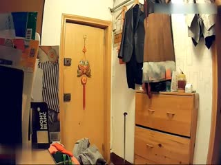 各种居家隐秘私生活TP露出大合集蹲在床上操媳妇和在客厅抱着媳妇边走边操的夫妻是真猛啊