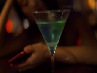 果哥 果哥大尺度视频嫩模筱慧酒吧被捡尸撕破丝袜淫猥啪啪