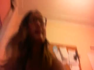 样貌清纯骨子里却很淫骚的留学美女找了位鸡巴很厉害的男友啪啪奶子坚挺一线天粉嫩肥鲍鱼看的流口水