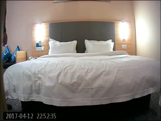 外地出差谈业务的销售男约会打扮时尚丰满骚女姐姐许久未见饥渴按倒床上舌吻69式连搞3炮内射还用振动器干