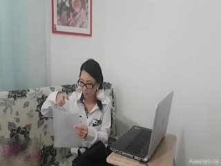 guochan#华裔眼镜美眉大学毕业去面试色诱大屌老外三个洞都被插个遍