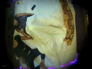 大酒店上帝视角近距离偷拍身材不错的圆点裙妹子和男朋友做爱被窥妹子的高跟鞋很漂亮