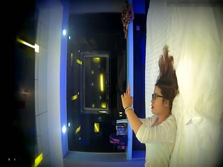 精选情侣酒店淫骚眼镜妹约炮帅哥开房特意涂了鲜艳的红唇膏还换上情趣女仆装给帅哥吃屌