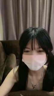 #敏妹妹_清纯萝莉萌妹下海大秀直播，听狼友指挥对着镜头磨蹭BB，特写蝴蝶嫩逼